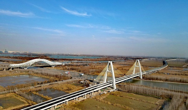 太阳成集团tyc7111cc集团参建的邹城至济宁公路工程